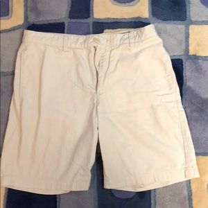 Vineyard Vines 9” breaker shorts (stone color)